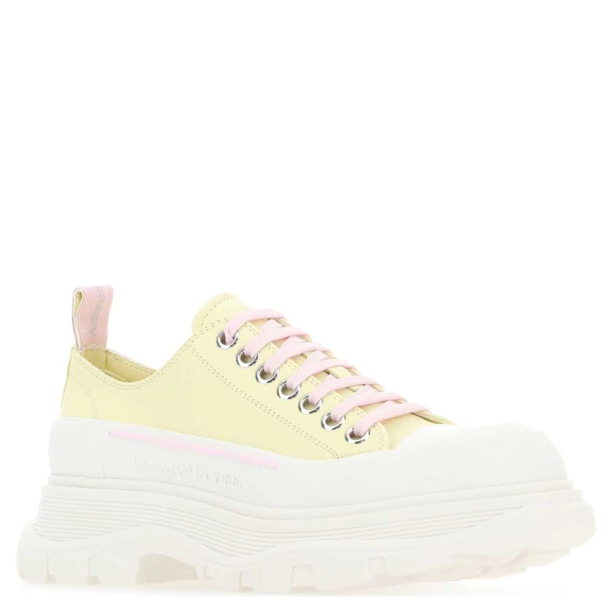 أحذية برباط