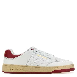 أحذية رياضية