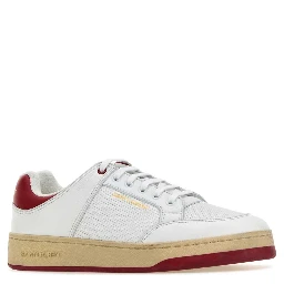 أحذية رياضية