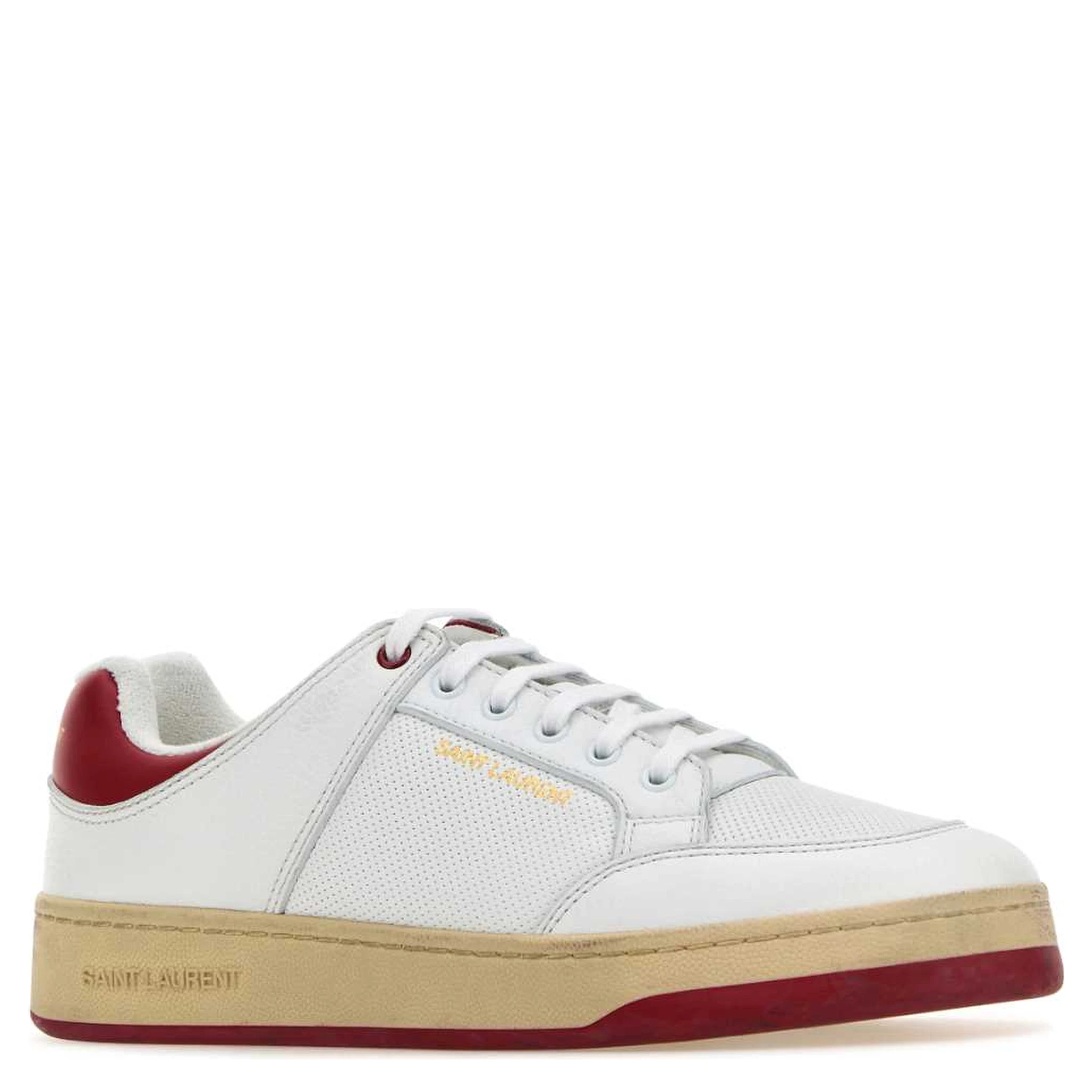 أحذية رياضية