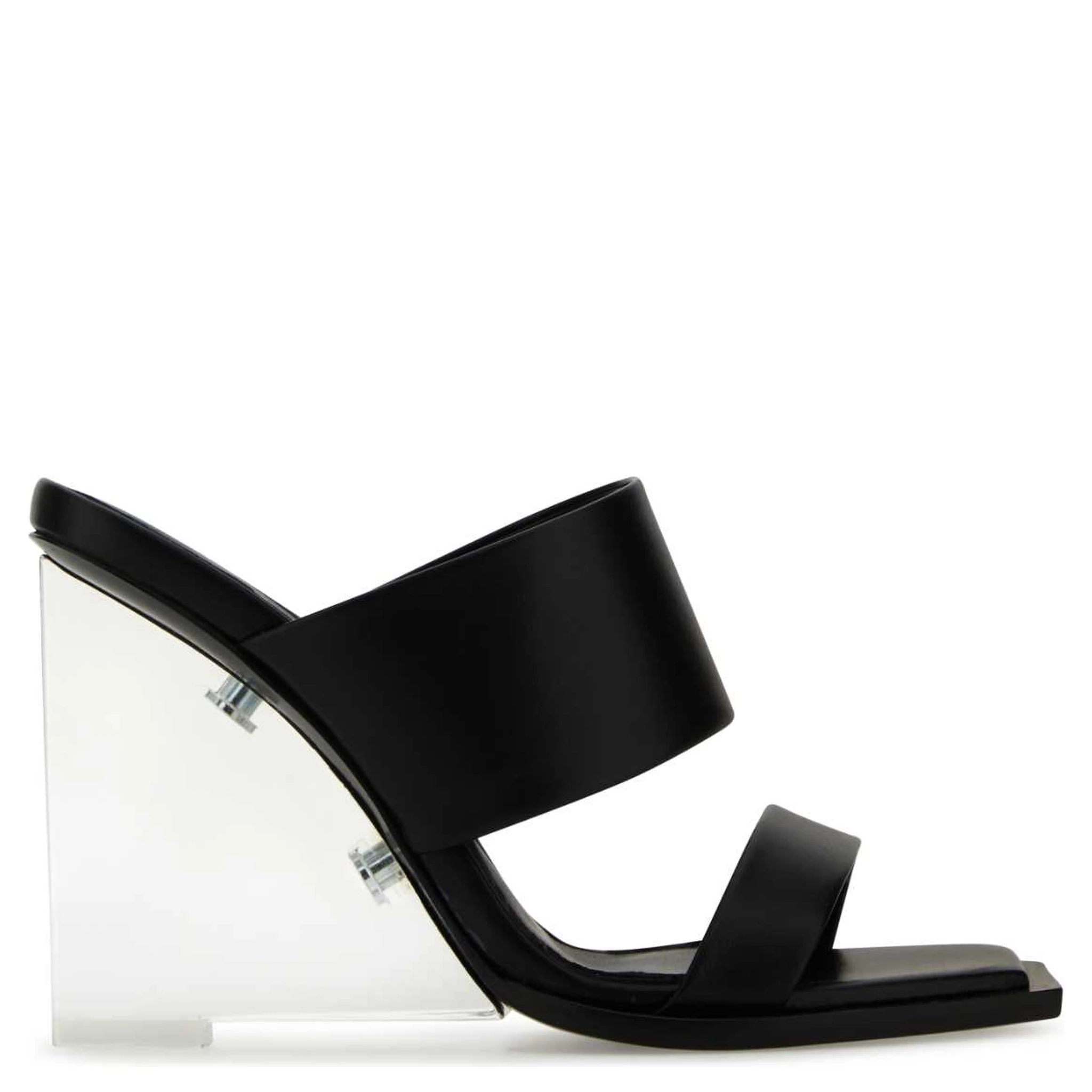 أحذية رياضية