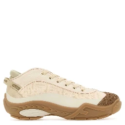 أحذية رياضية