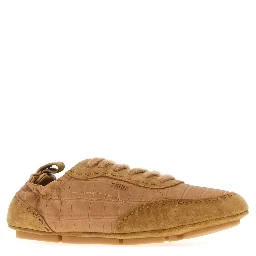 أحذية رياضية مسطحة للغاية