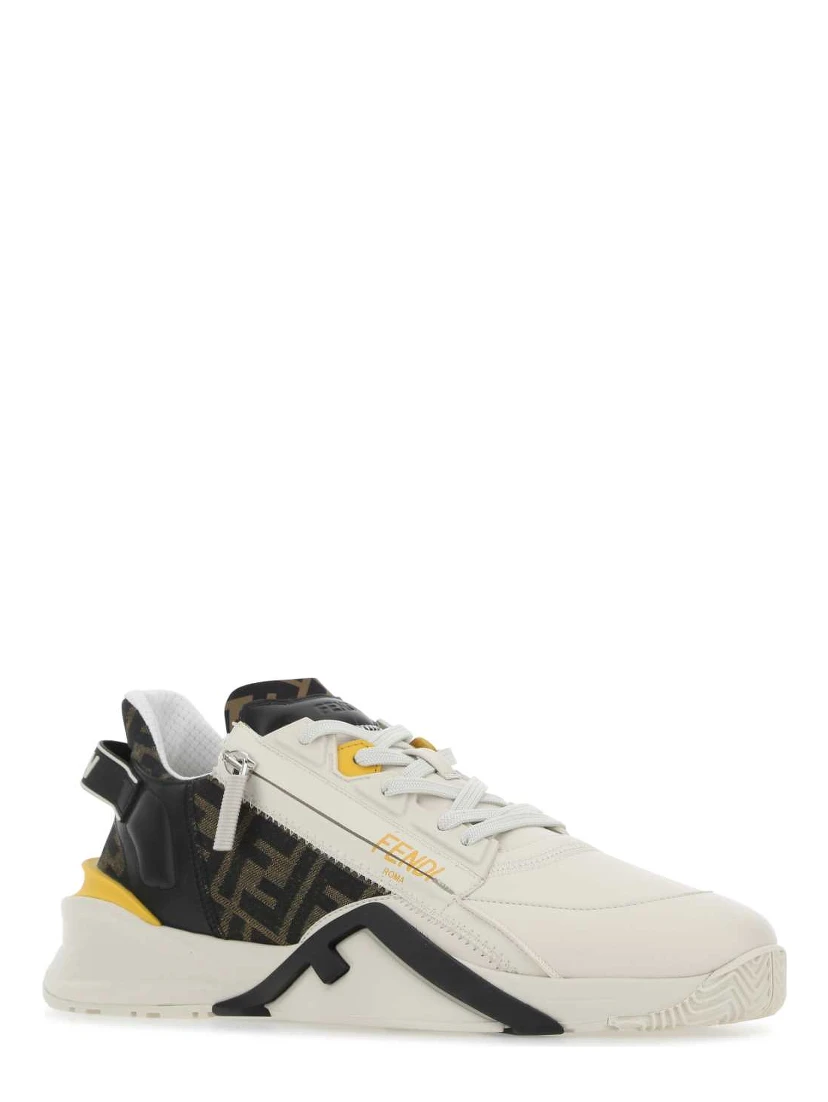 أحذية رياضية