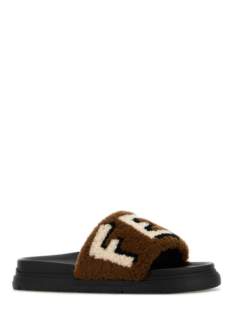 CIABATTA FUR CON LOGO FENDI alternative