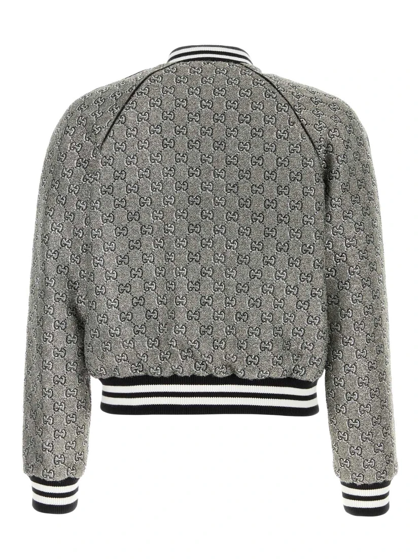 قاذفة قنابل