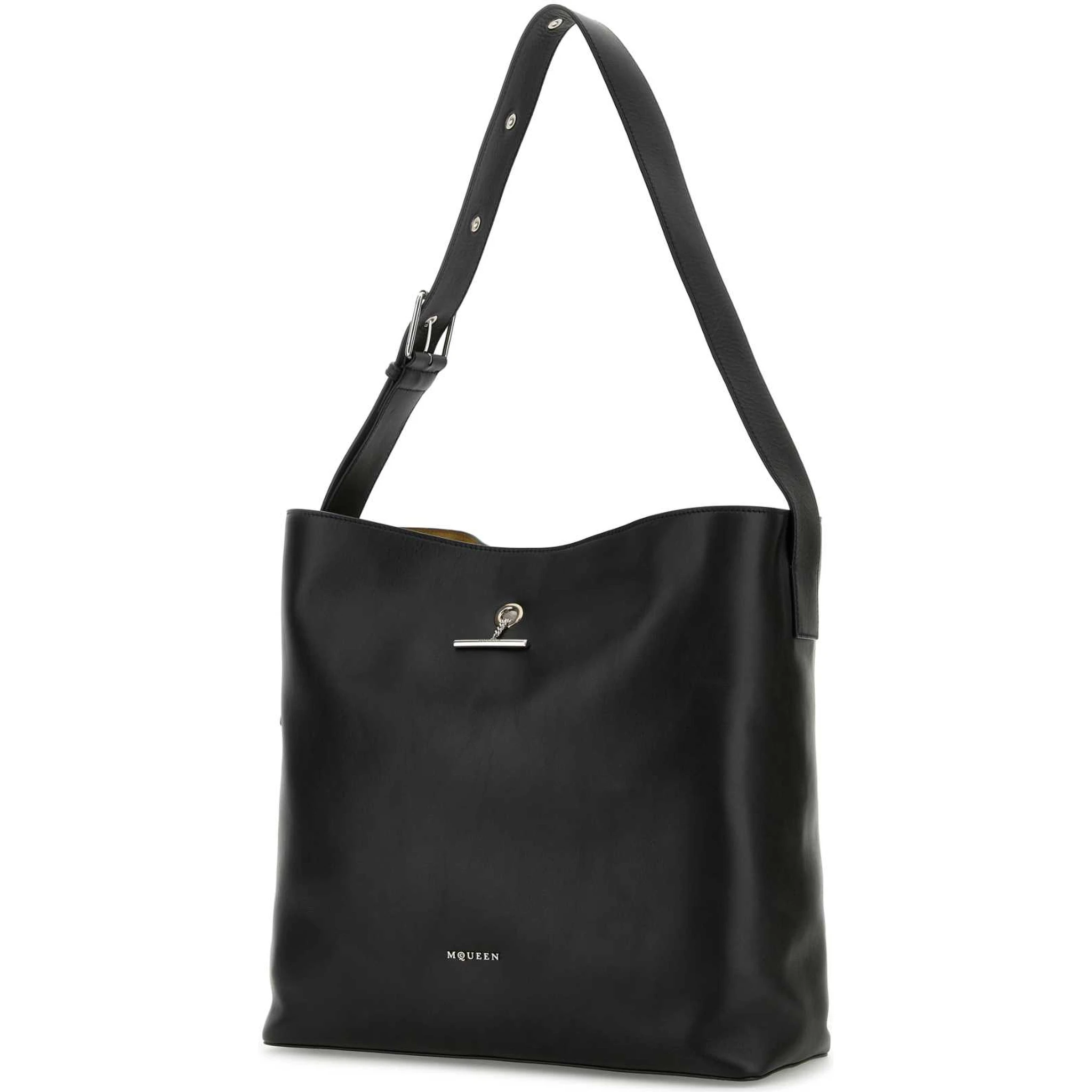 PENDANT SHOULDER BAG