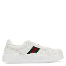 أحذية رياضية