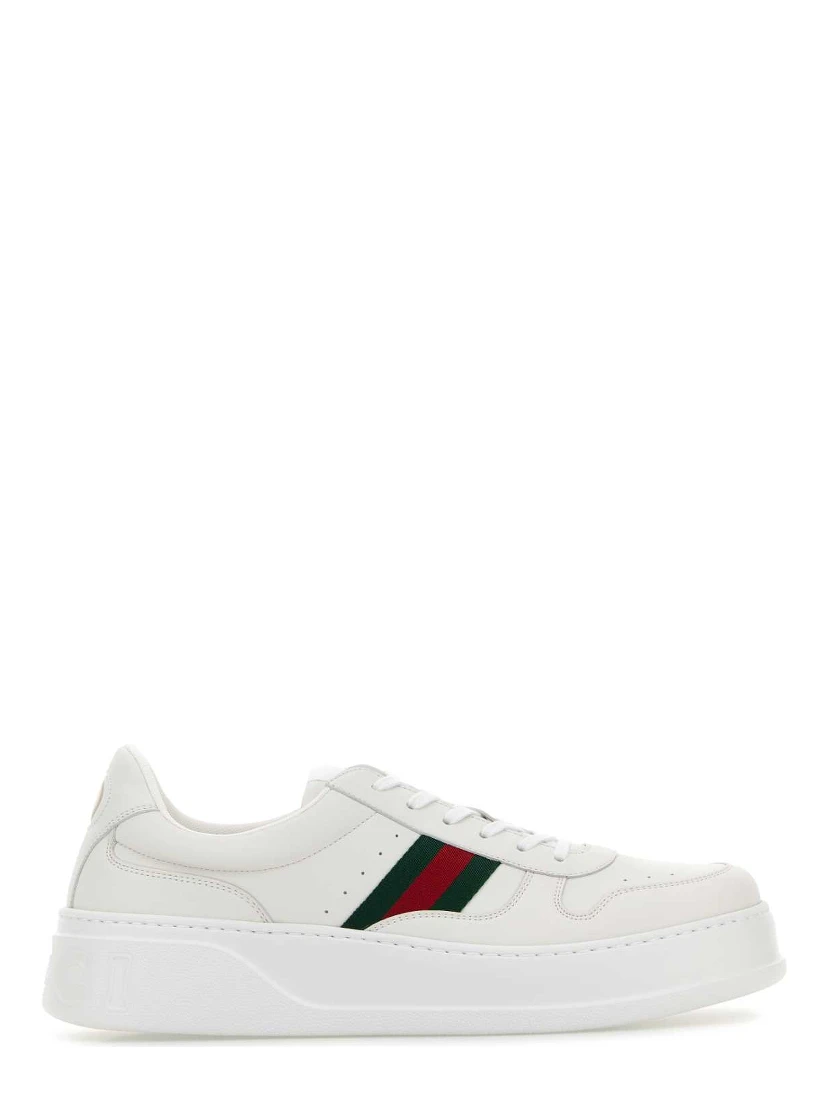 أحذية رياضية