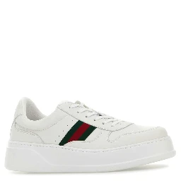 أحذية رياضية