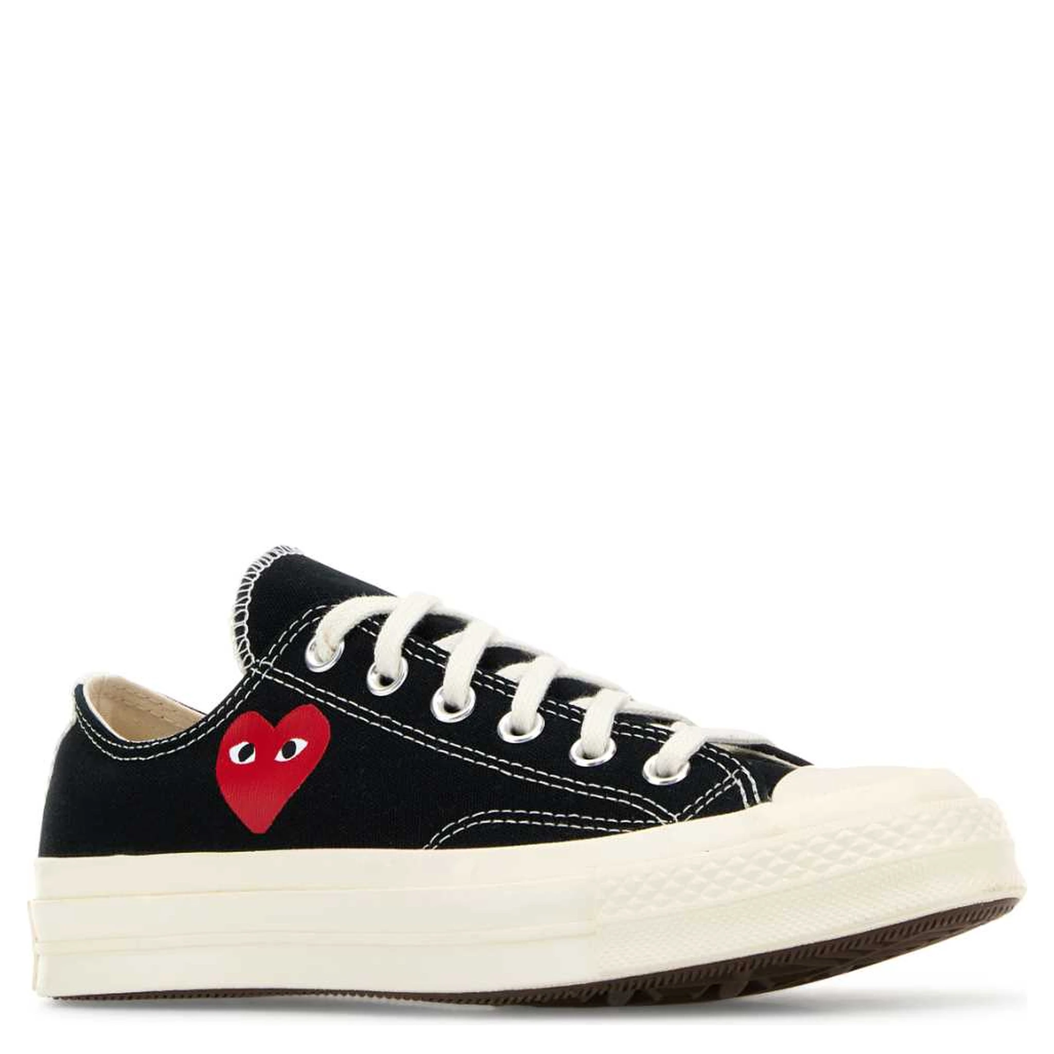 أحذية رياضية