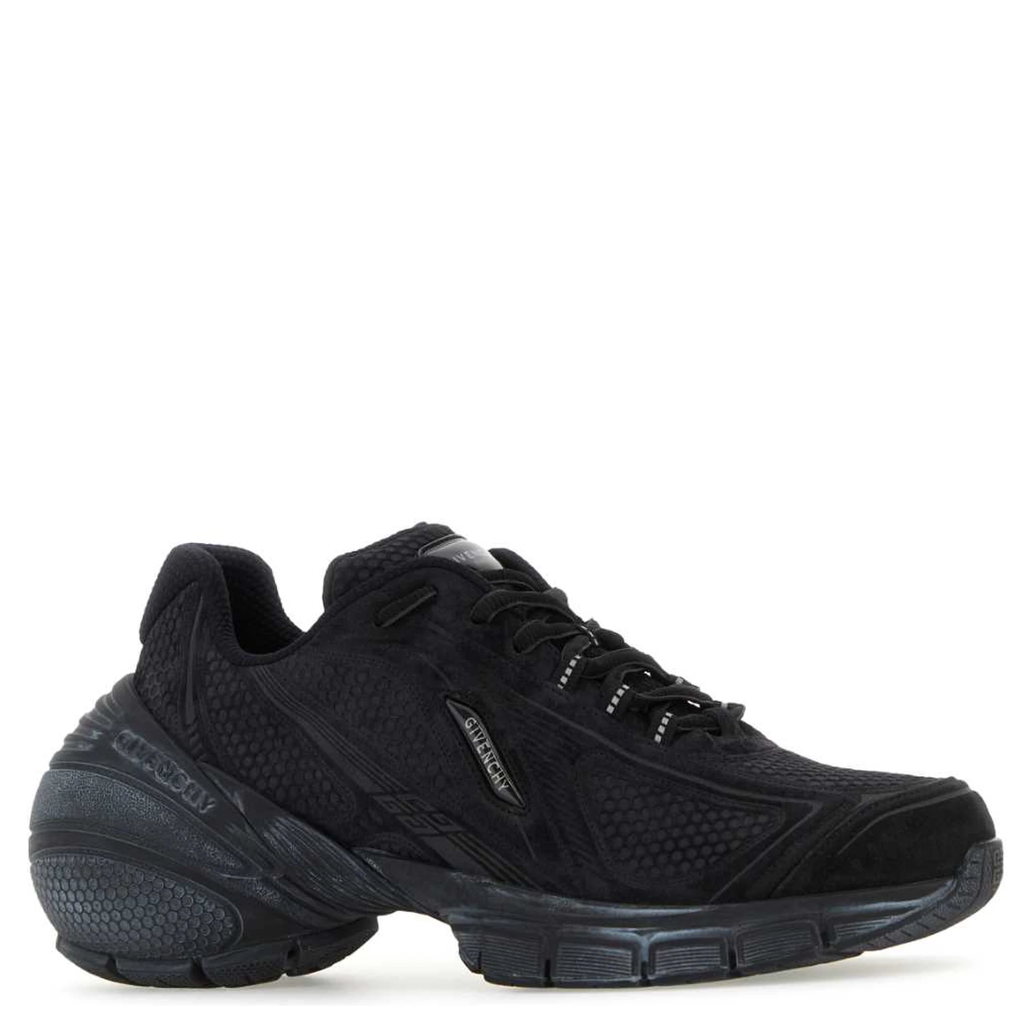 أحذية رياضية