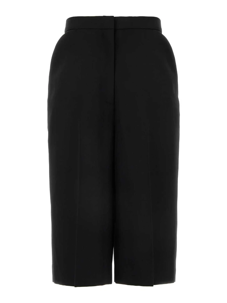 CURVED POCKET SHORTS