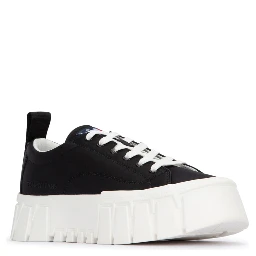 أحذية رياضية