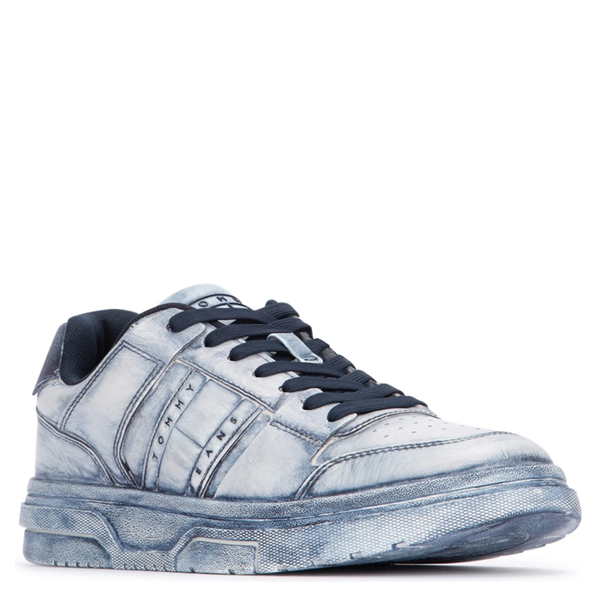 أحذية رياضية