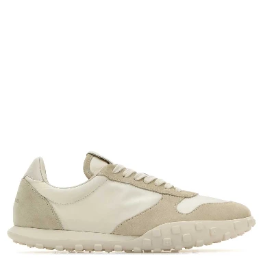 LOW TOP SNEAKER