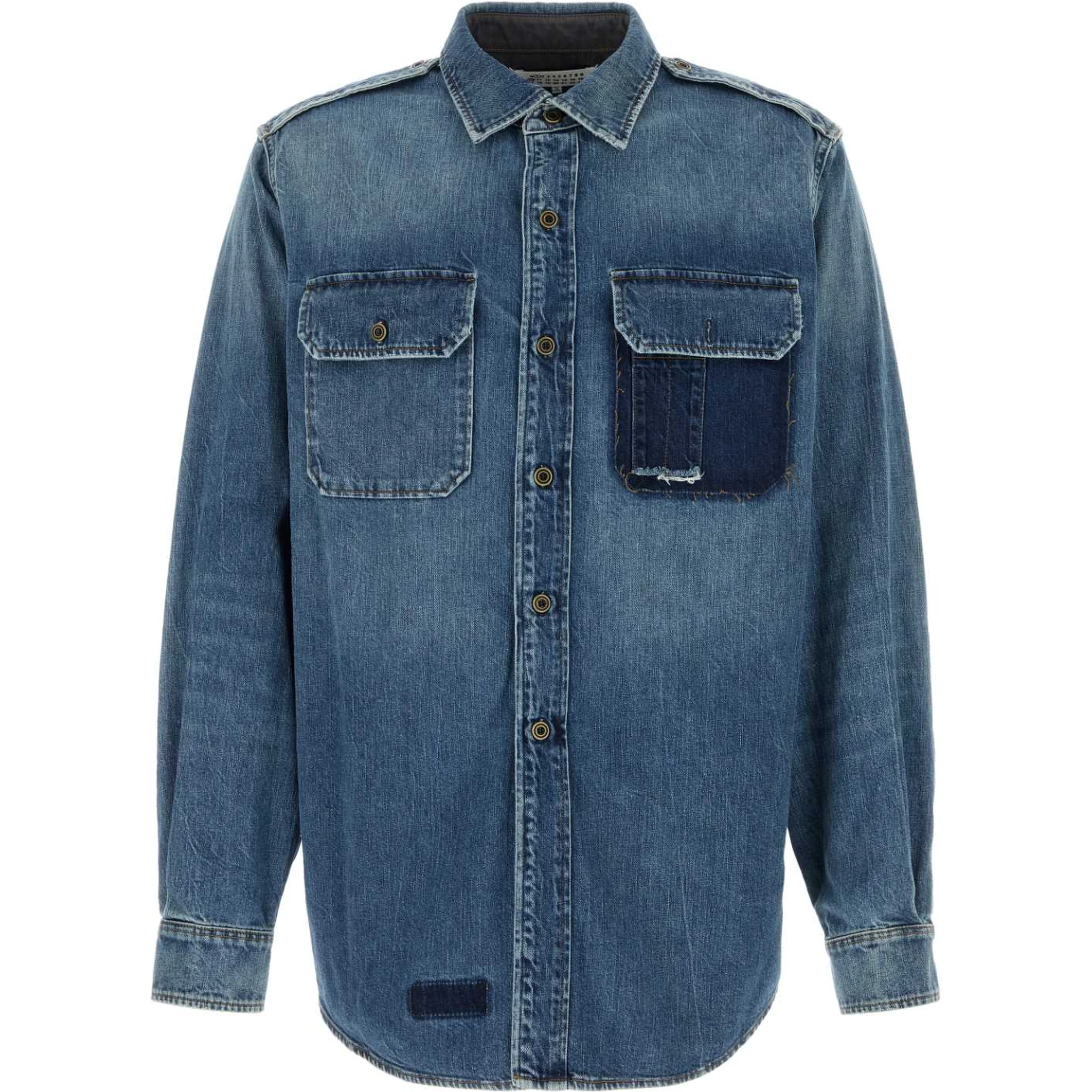 قميص بأكمام طويلة