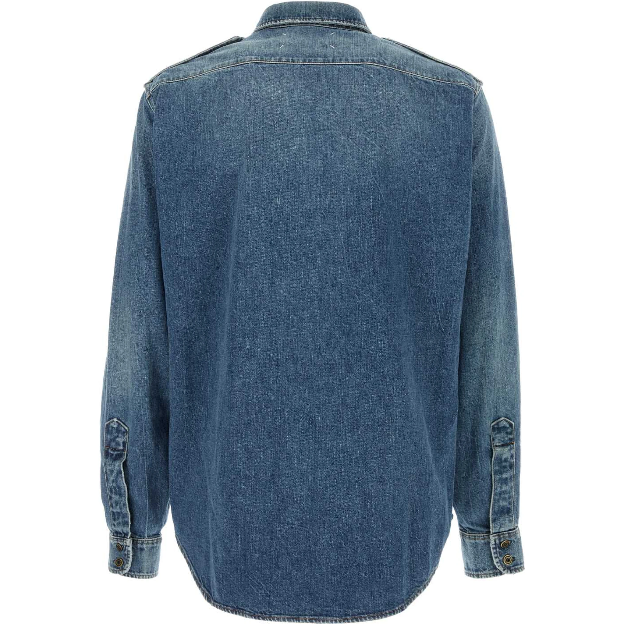 قميص بأكمام طويلة