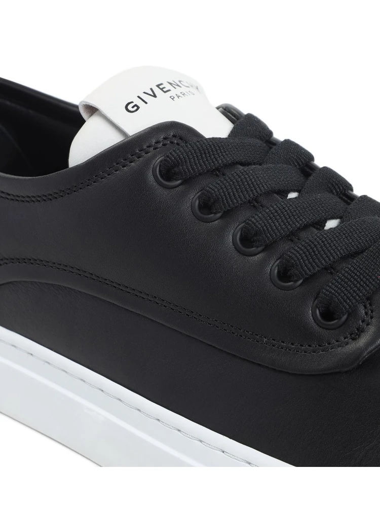 حذاء رياضي أسود من جيفنشي alternative