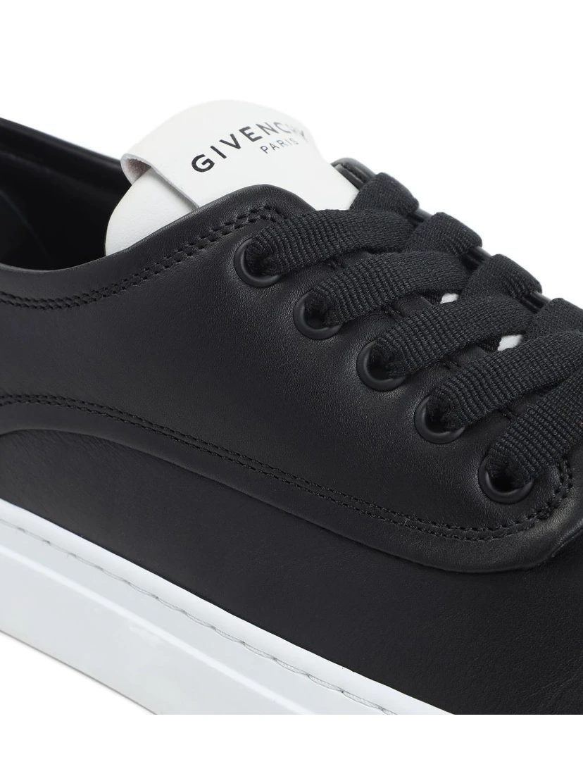 حذاء رياضي أسود من جيفنشي