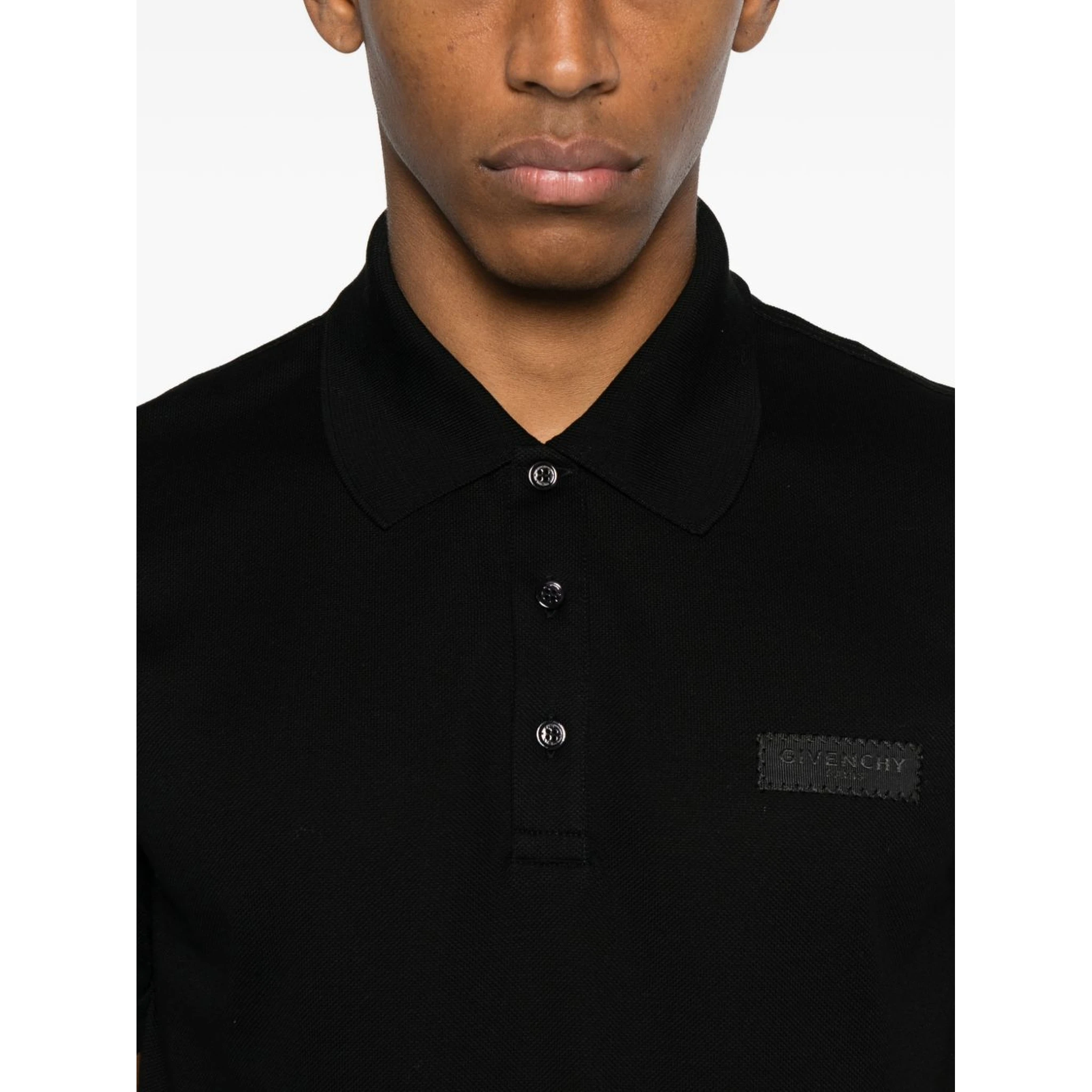 تيشيرتات وبولو جيفنشي سوداء