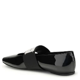 حذاء باليه مسطح من الجلد الأسود