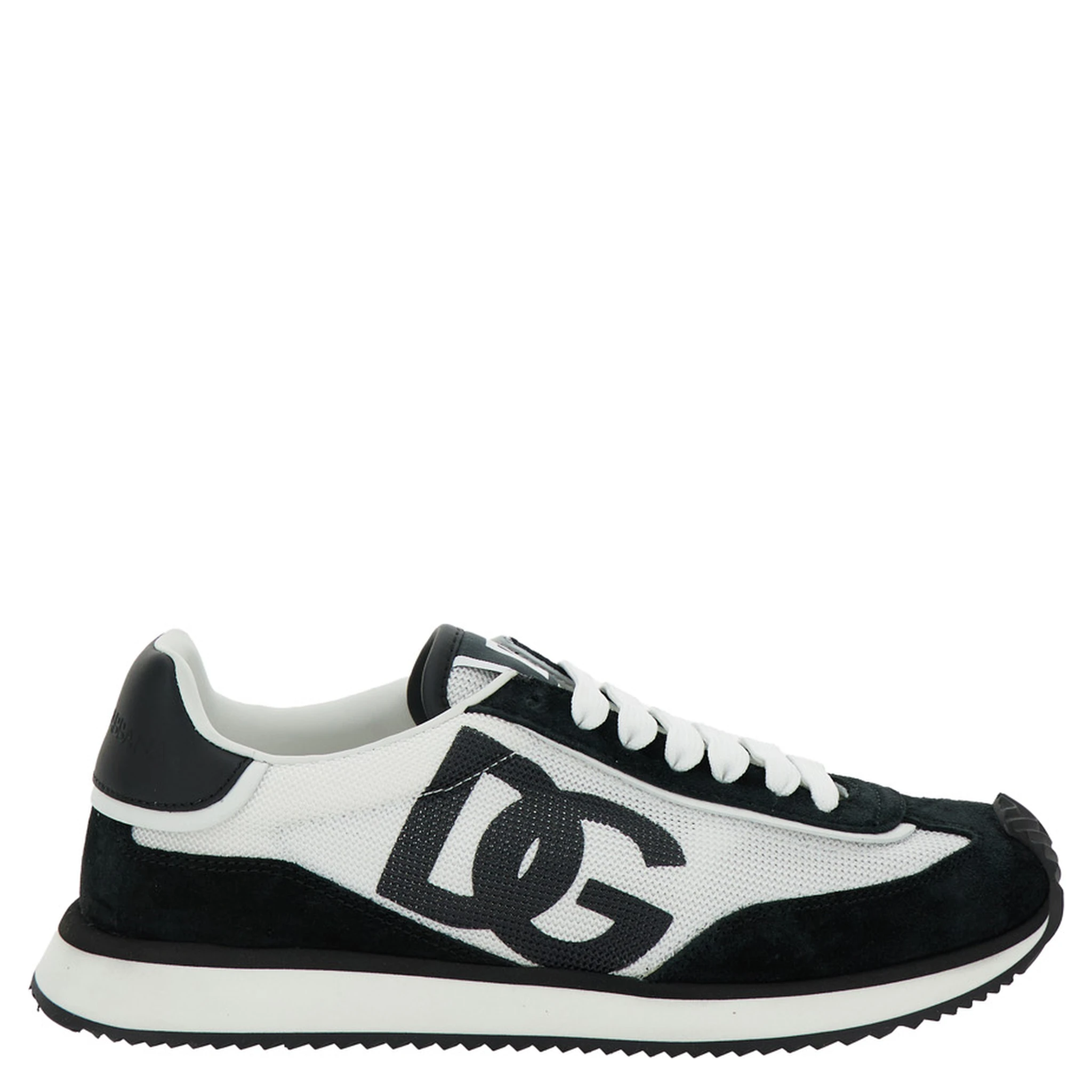 حذاء رياضي نسائي منخفض الرقبة من دي جي كوشن، أبيض وأسود، مزين بطبعة شعار، مصنوع من مواد متنوعة