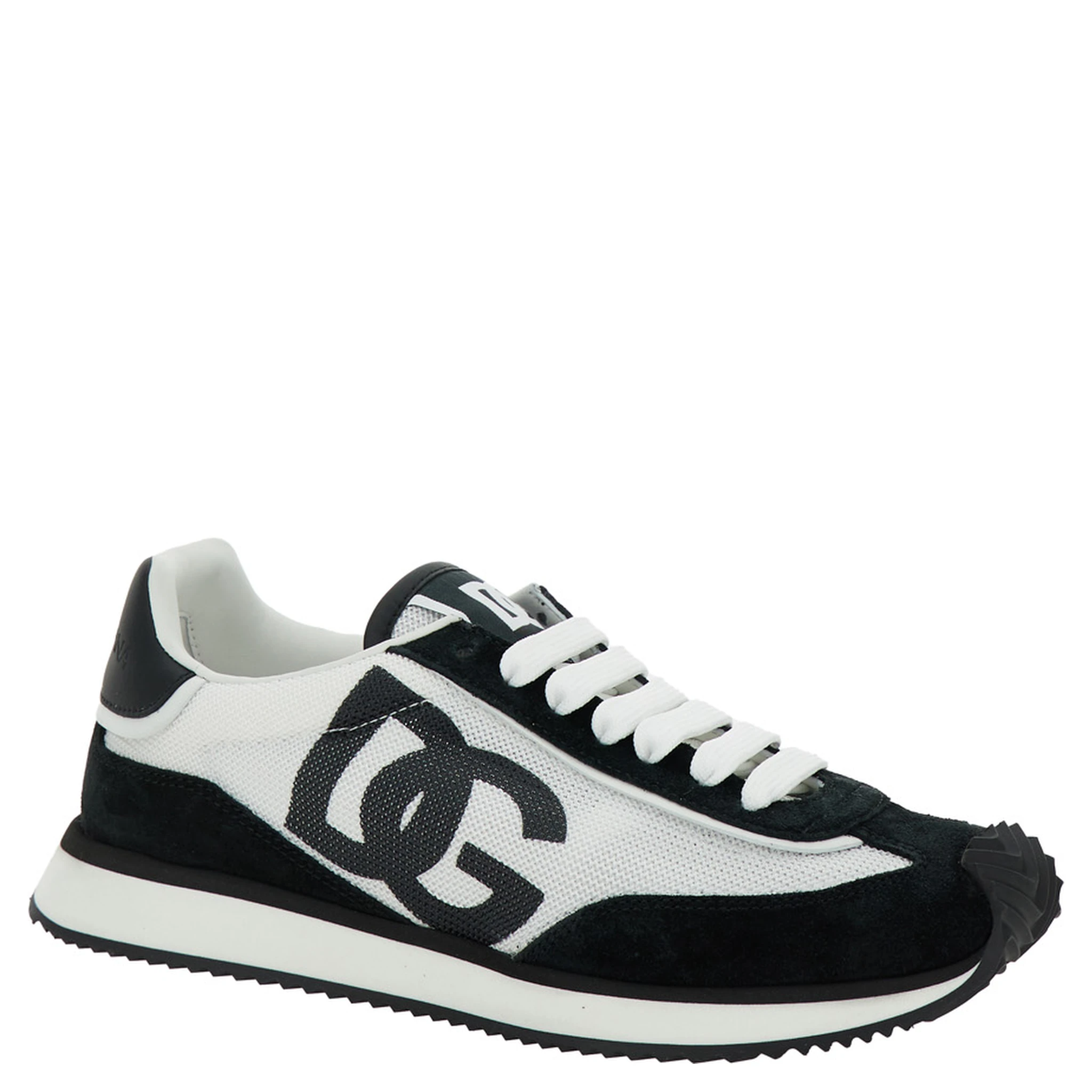 حذاء رياضي نسائي منخفض الرقبة من دي جي كوشن، أبيض وأسود، مزين بطبعة شعار، مصنوع من مواد متنوعة