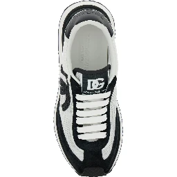 حذاء رياضي نسائي منخفض الرقبة من دي جي كوشن، أبيض وأسود، مزين بطبعة شعار، مصنوع من مواد متنوعة