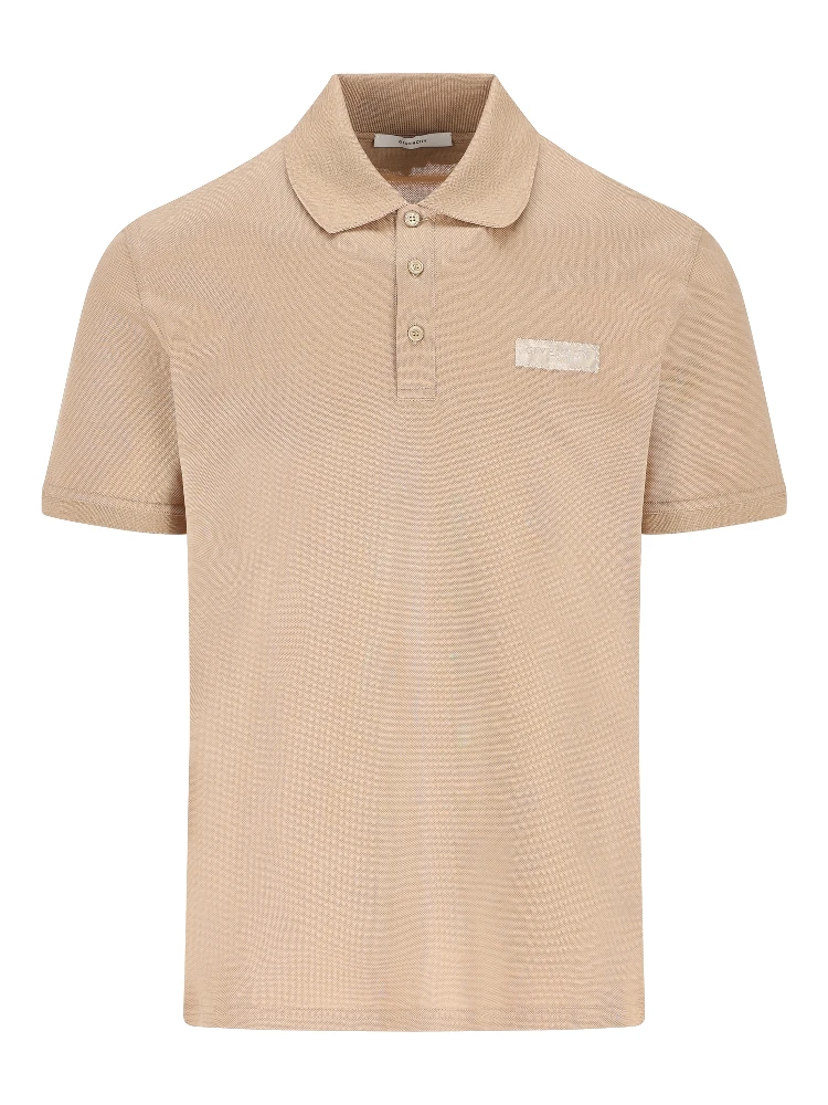 تيشيرتات وبولو من جيفنشي باللون البيج