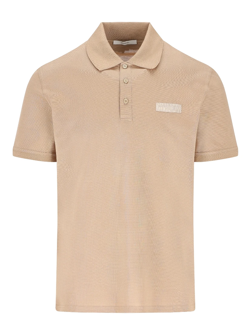 تيشيرتات وبولو من جيفنشي باللون البيج
