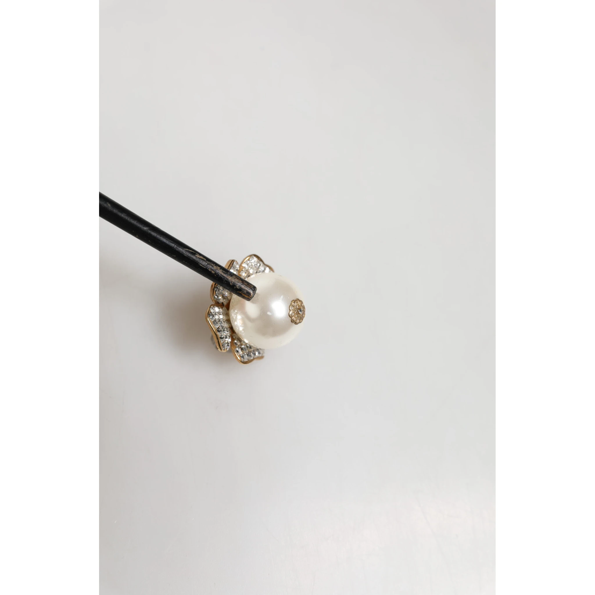 Gold Tone Maxi Faux Pearl Floral Clip-on Jewelry Earrings