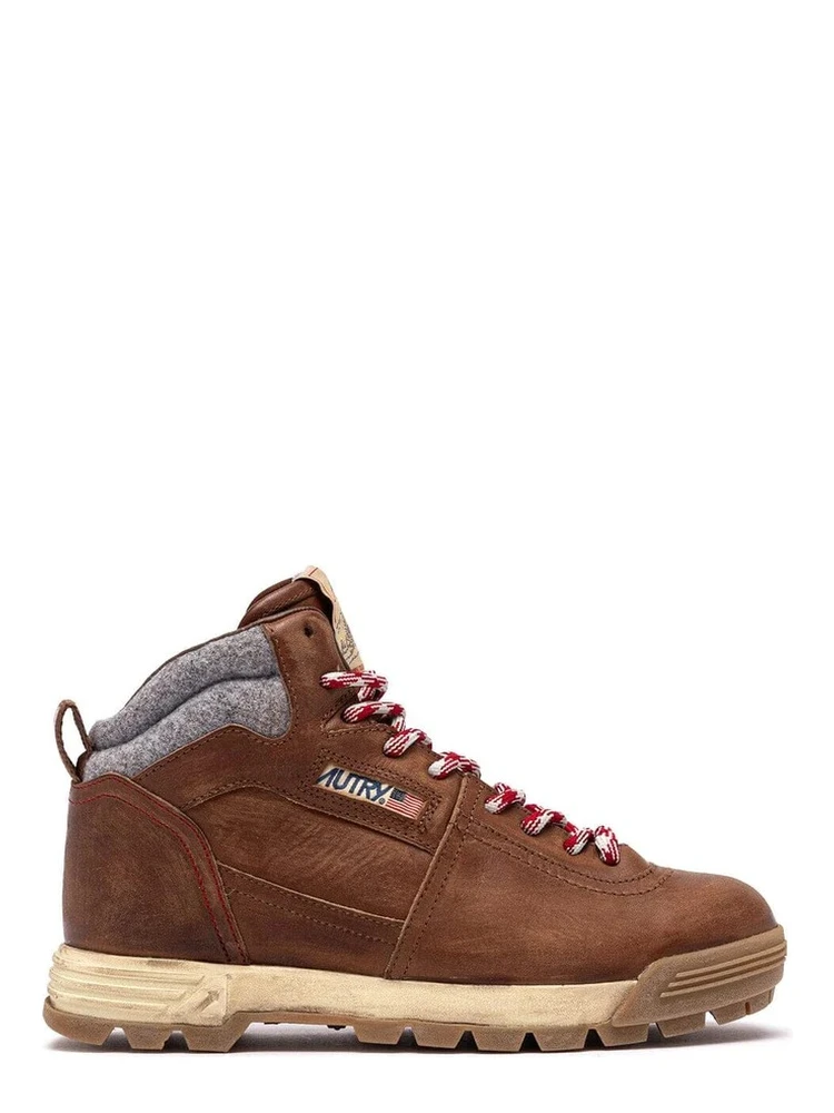 Lace up ankle boots in leather