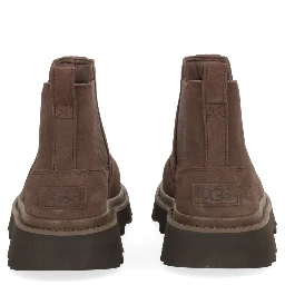 حذاء "تشيلسي لوغ"