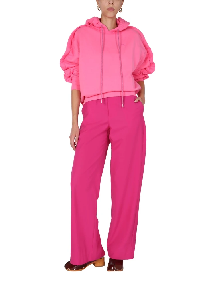 سويت شيرت بشعار مطرز alternative