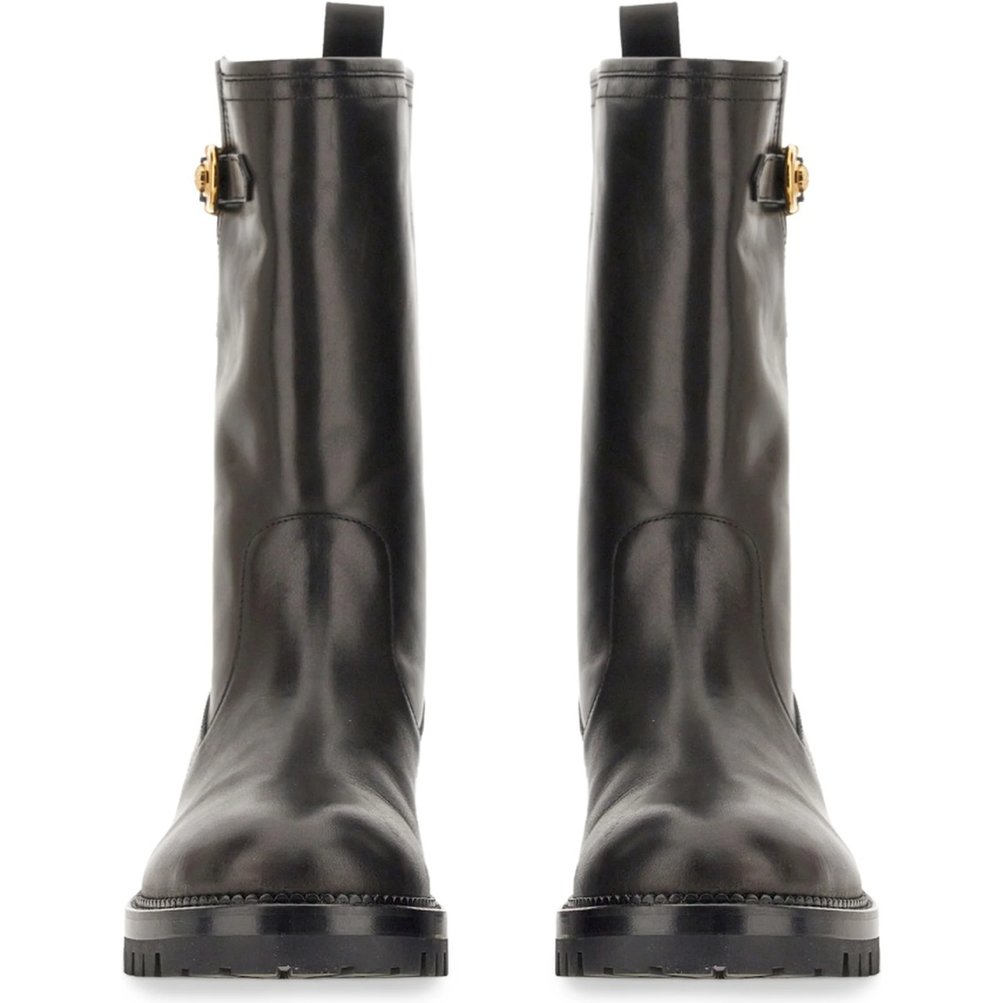 حذاء مزود بدبوس أمان