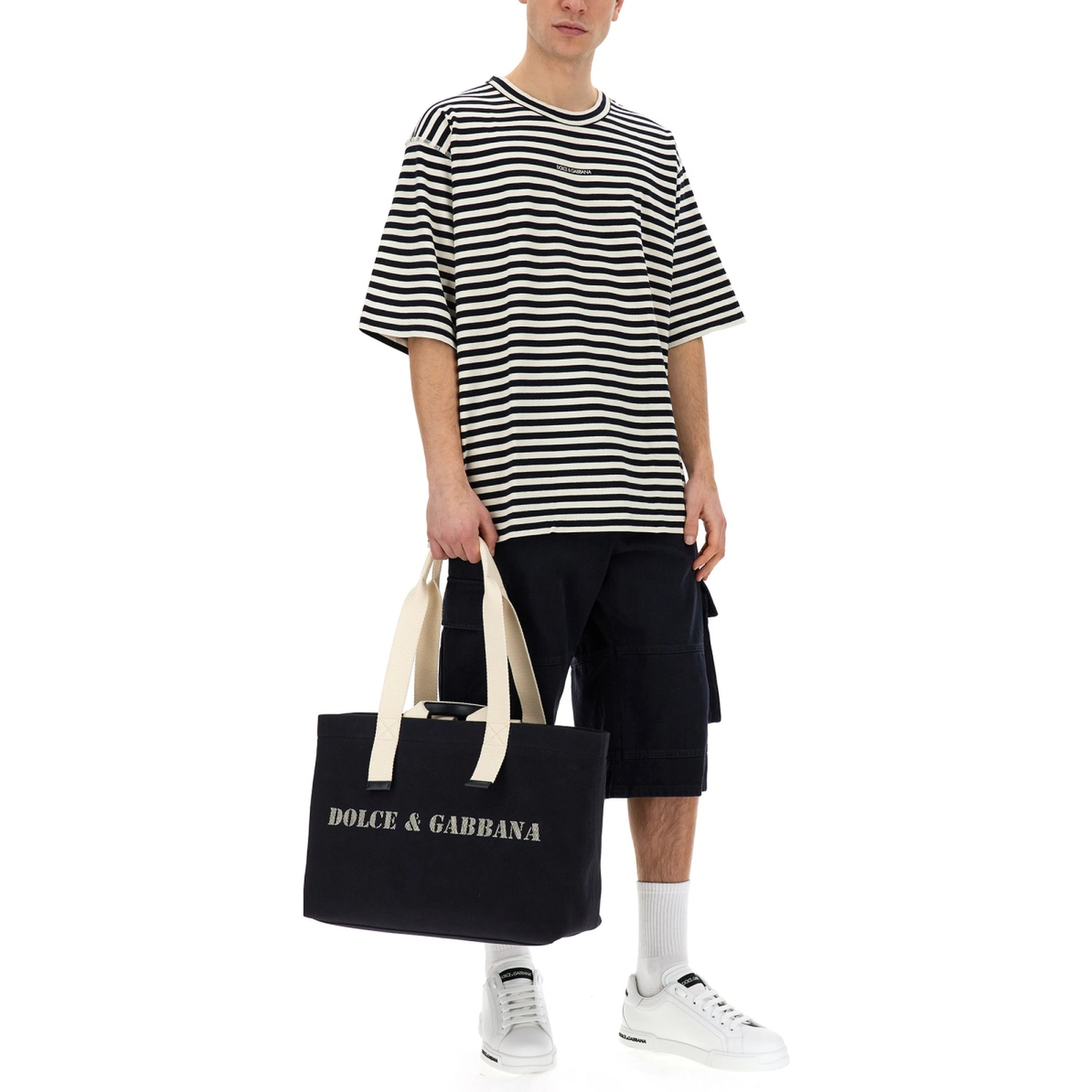 T-SHIRT WITH LOGO