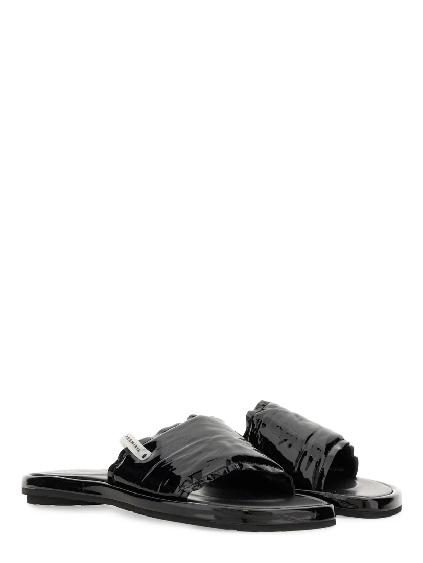 صندل سهل الانزلاق