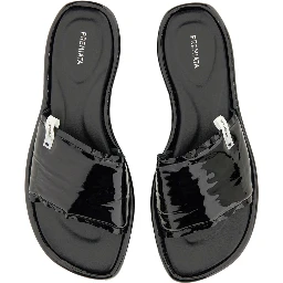 صندل سهل الانزلاق