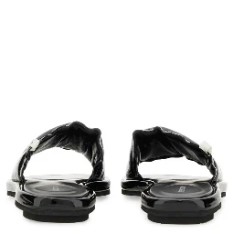 صندل سهل الانزلاق