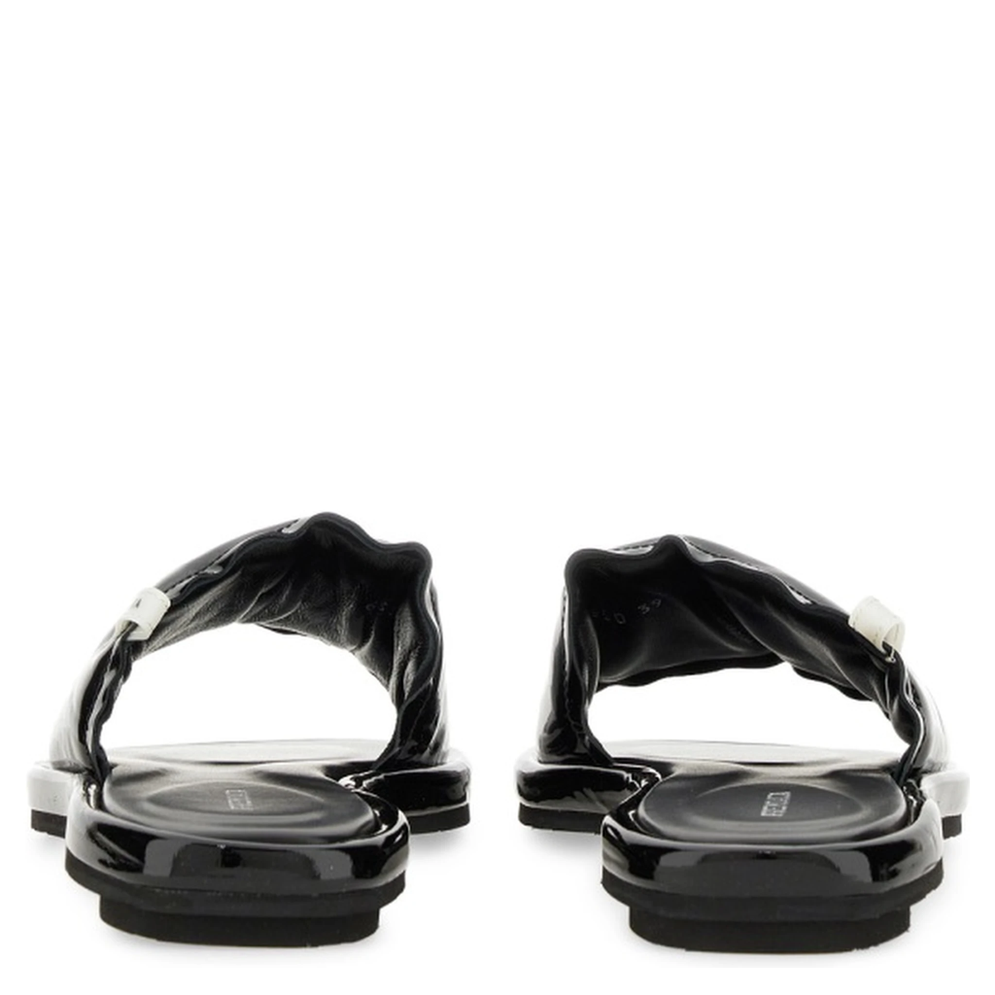 صندل سهل الانزلاق