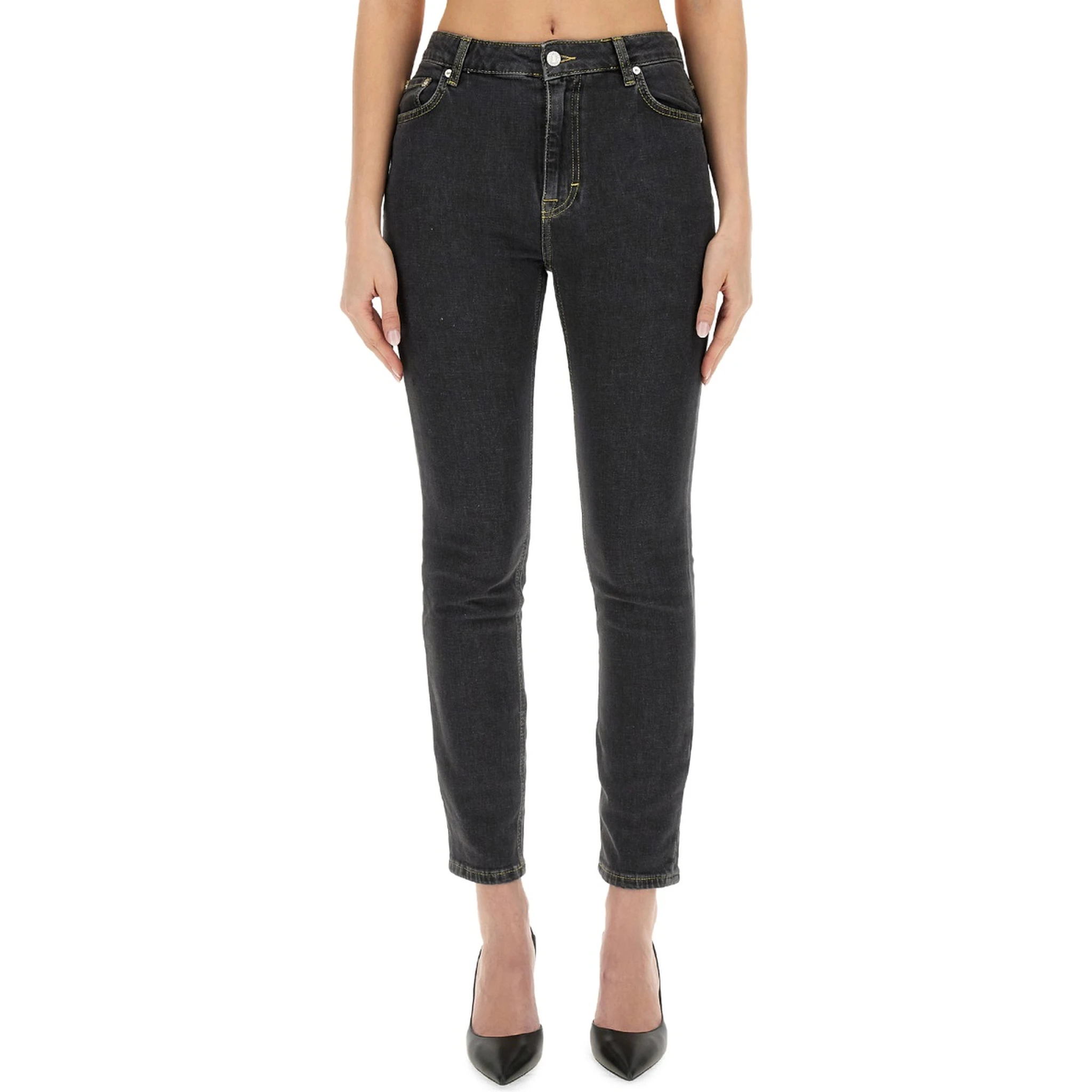 بنطلون جينز ضيق