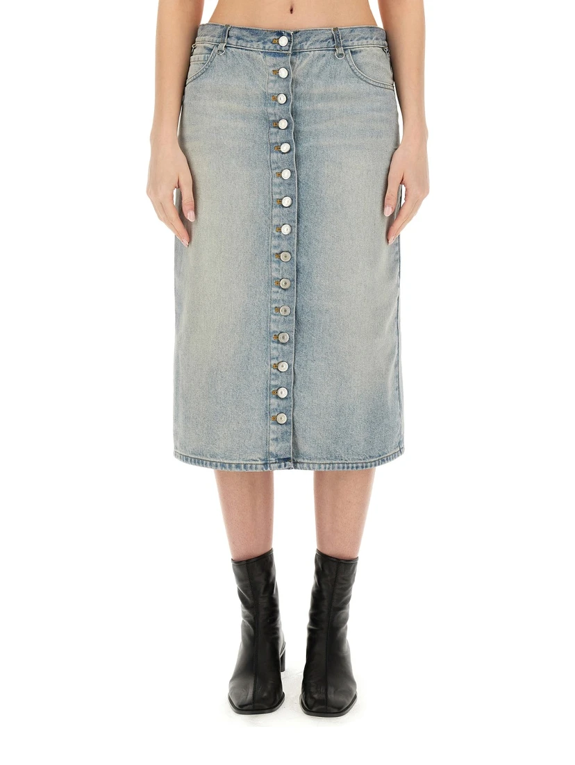 تنورة متوسطة الطول