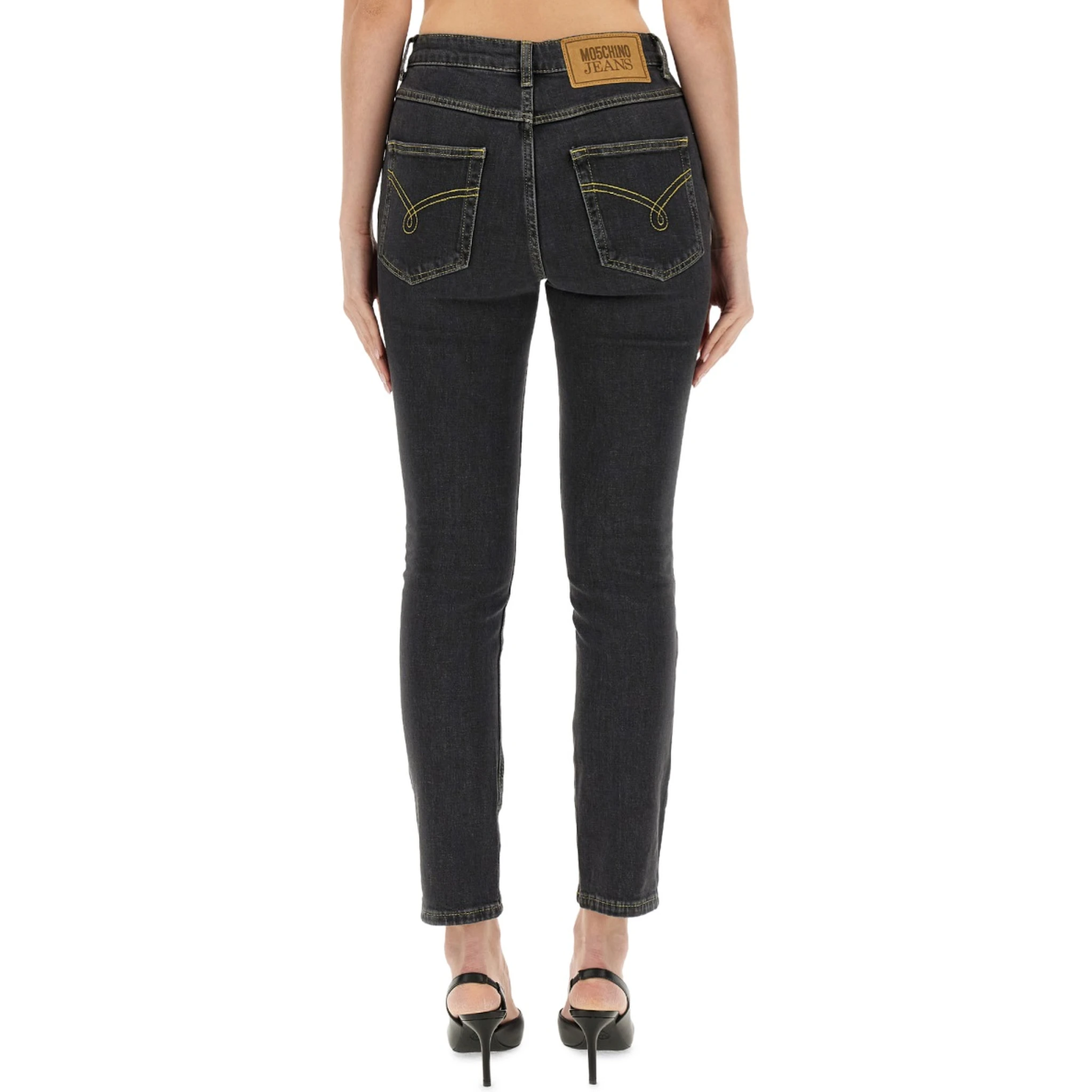 بنطلون جينز ضيق