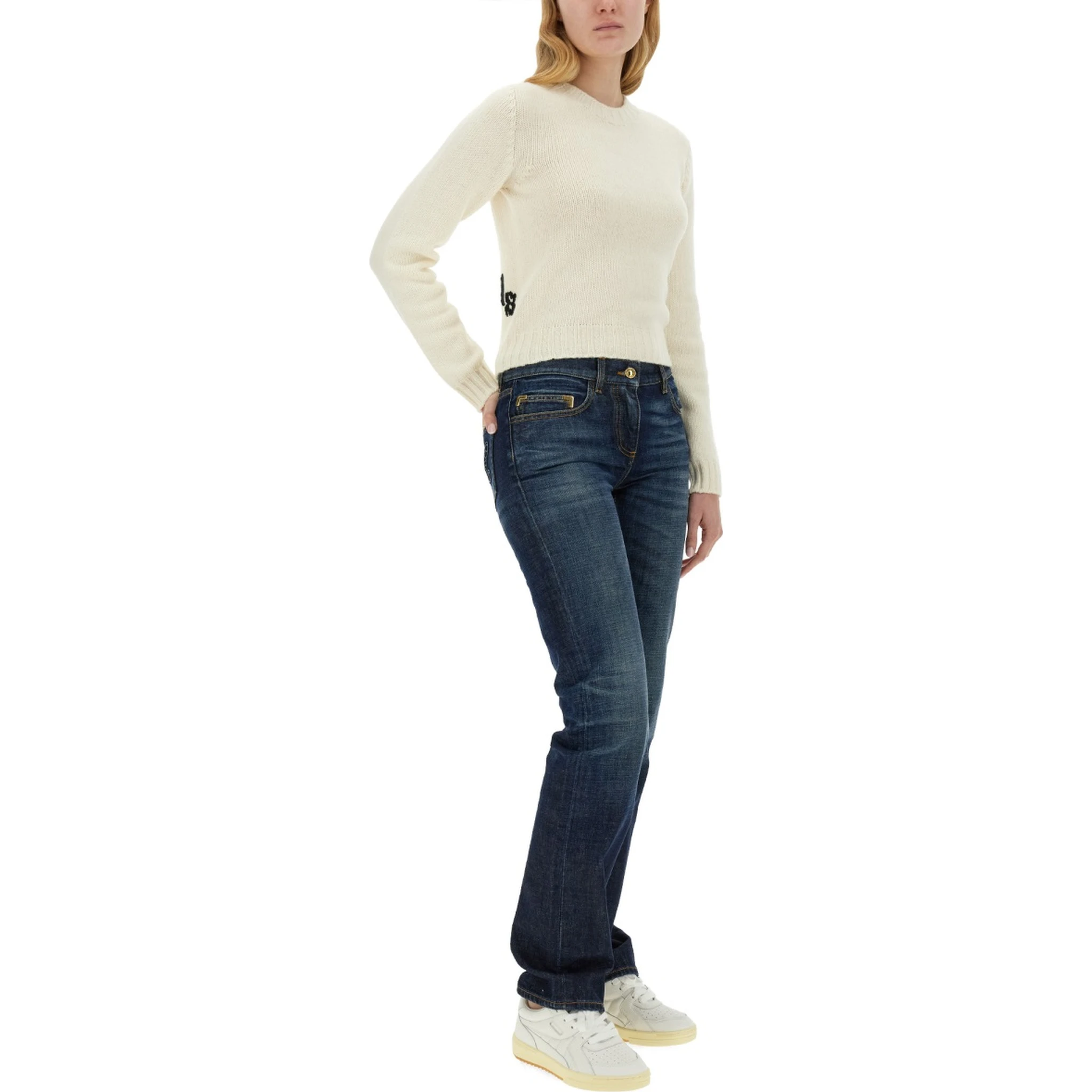 بنطلون جينز بقصة مستقيمة