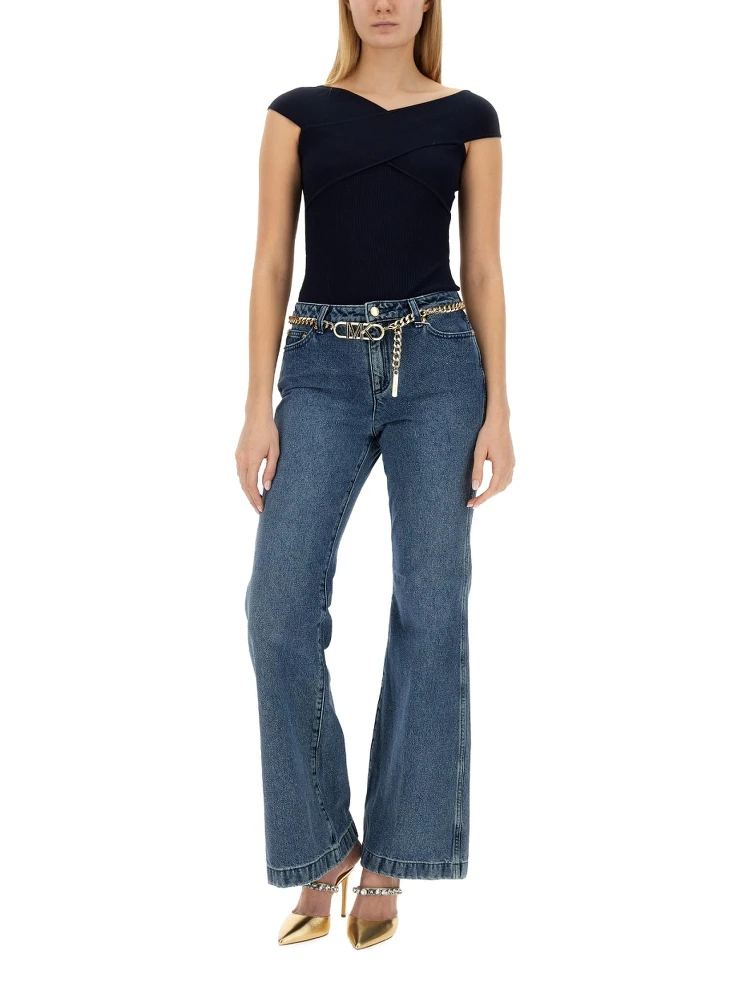 بنطلون جينز بقصة واسعة من الأسفل alternative