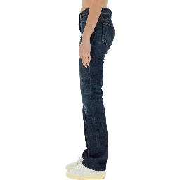 بنطلون جينز بقصة مستقيمة