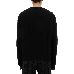 كنزة صوفية مطرزة على شكل قلب