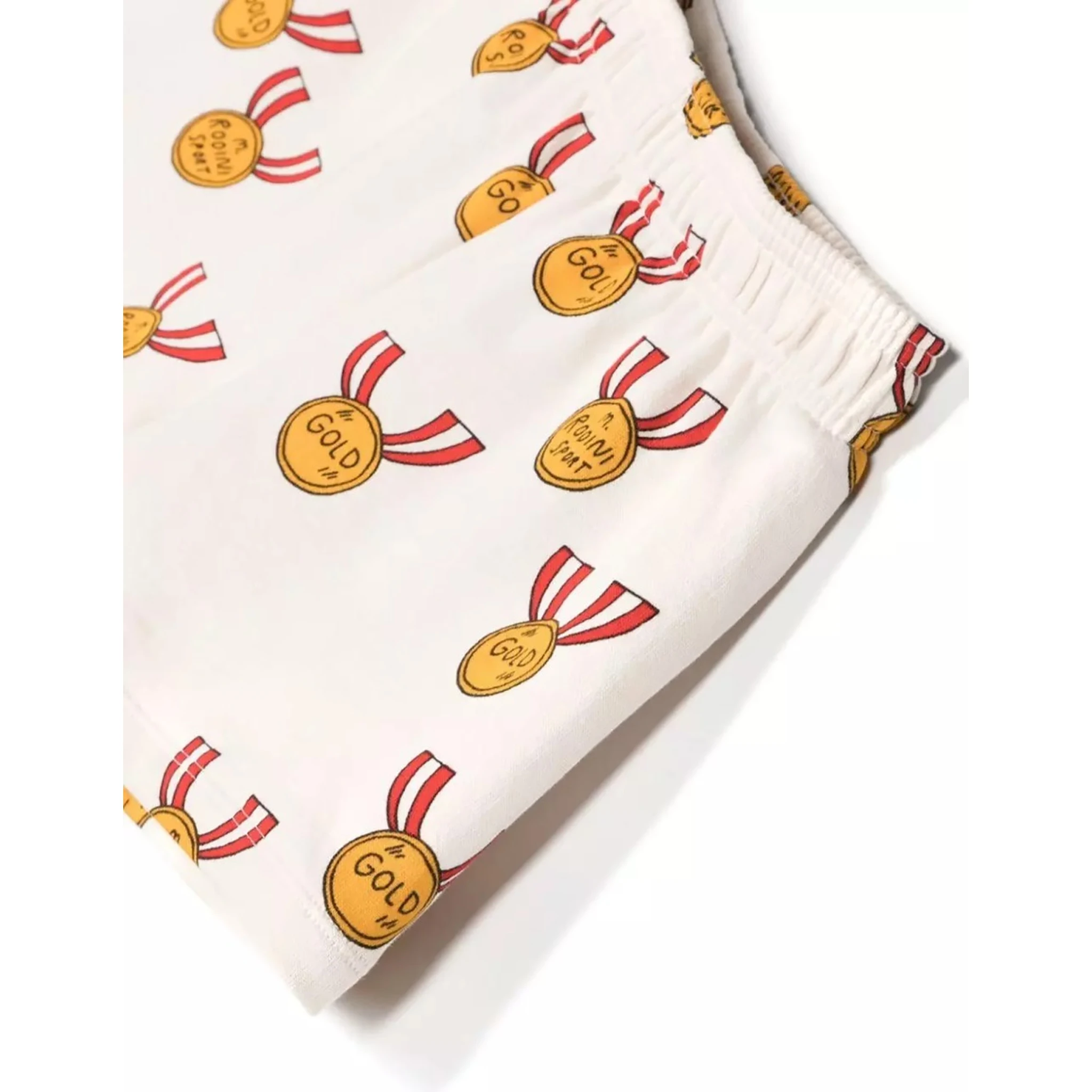 ميداليات وشورتات رياضية - الفصل 1