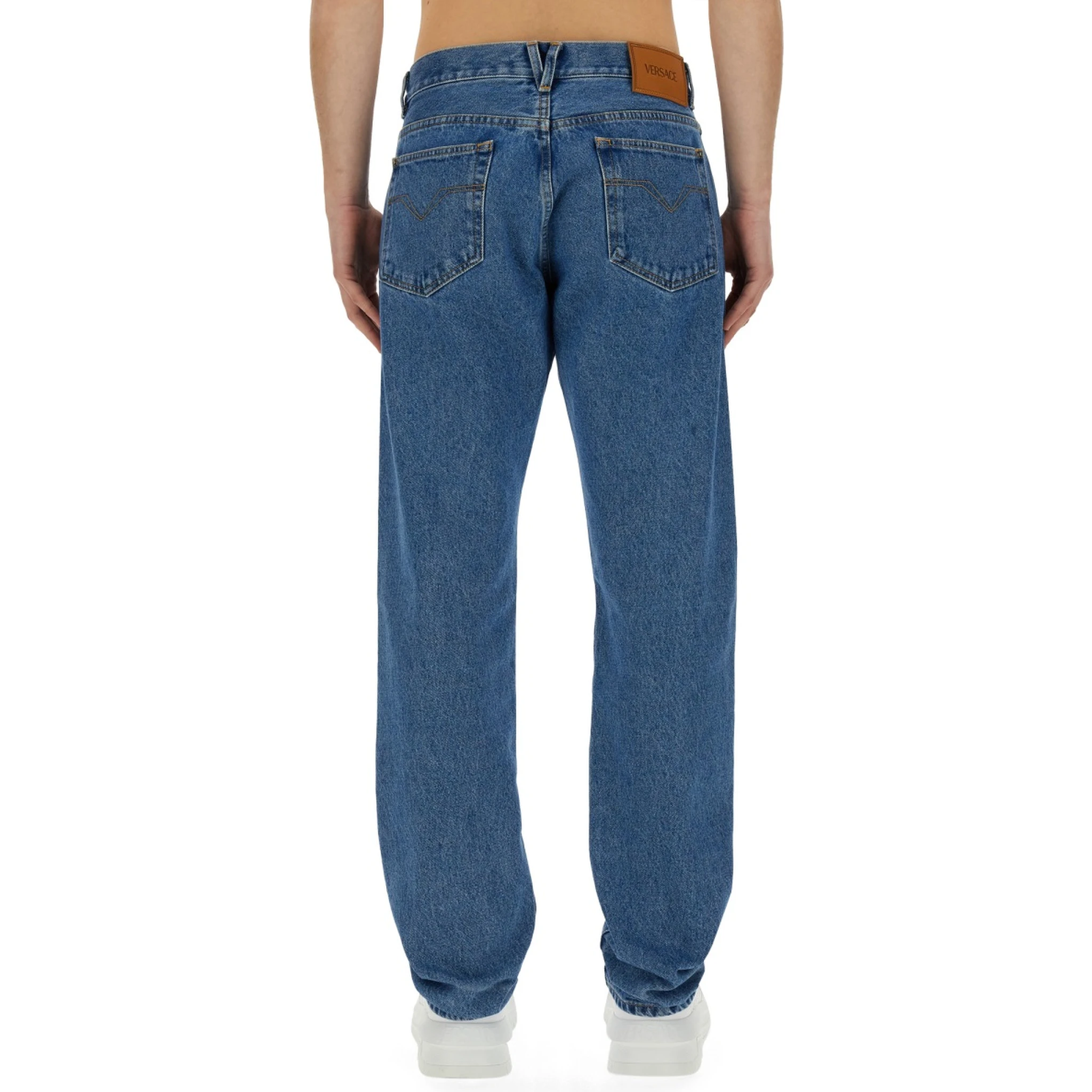 بنطلون جينز بقصة عادية